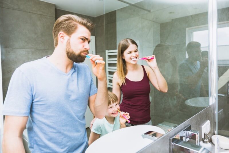 Zapobieganie powstawaniu próchnicy - częste mycie zębów